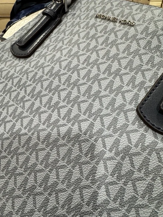 Michael Kors Jet Set Signature Blue White Tote - Picture 16 of 17